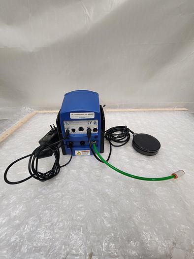 Used NORDSON EFD LLC EFD ULTIMUS DISPENSER 7002003 WITH EFD 2422-1 FOOT PEDAL