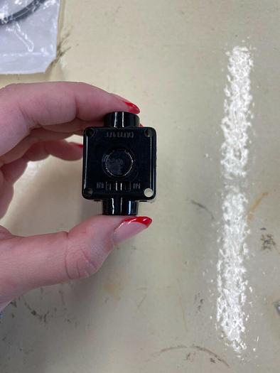 Used R-800 SERIES MINIATURE PRECISION PRESSURE REGULATOR