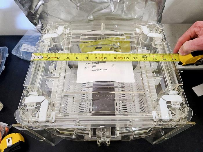 Used KTL-3002 REV12 300mm Silicon Wafer Cassette Carrier, 25 Slots