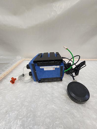 Used NORDSON EFD LLC EFD ULTIMUS DISPENSER 7002003 WITH EFD 2422-1 FOOT PEDAL