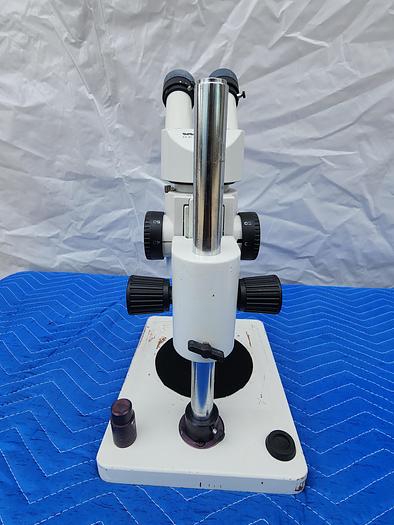 Used WILD HEERBRUGG MICROSCOPE WITH PLAN 1X (2 EYEPIECES LEICA 10X21B)