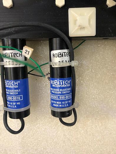 Used ROBITECH INCORPORATED PRECISION ADJUSTABLE PRESSURE SWITCH 890-0016