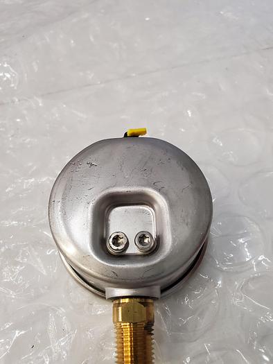 Used PRESSURE GAUGE 4205502 1-4 IN. NPT LM