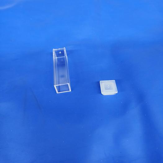 Used RECTANGULAR CUVETTES, PLASTIC FOR UV MEASUREMENTS SET OF 93 PCS