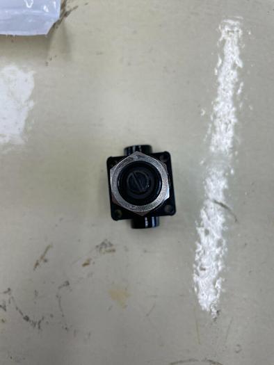 Used R-800 SERIES MINIATURE PRECISION PRESSURE REGULATOR