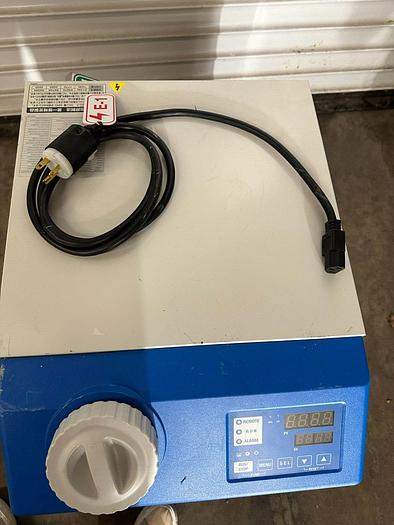Used SMC THERMO CHILLER HRS012-AN-20