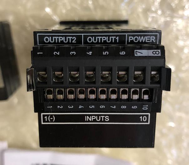 Used OMEGA TEMPERATURE AND PROCESS CONTROLLER CNi16D