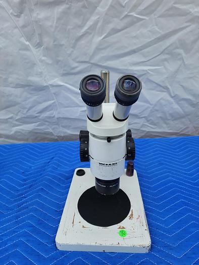 Used WILD HEERBRUGG MICROSCOPE WITH PLAN 1X (2 EYEPIECES LEICA 10X21B)