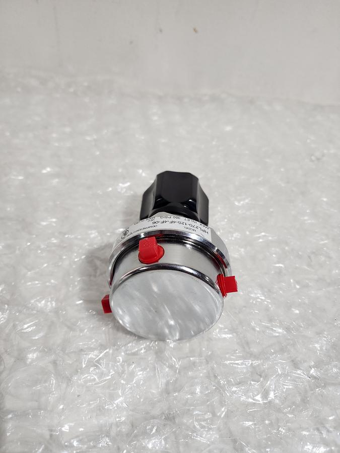 Used VICTOR SPECIALTY PRODUCTS DIVISON GAS REGULATOR HPL270-125-4F4F-06