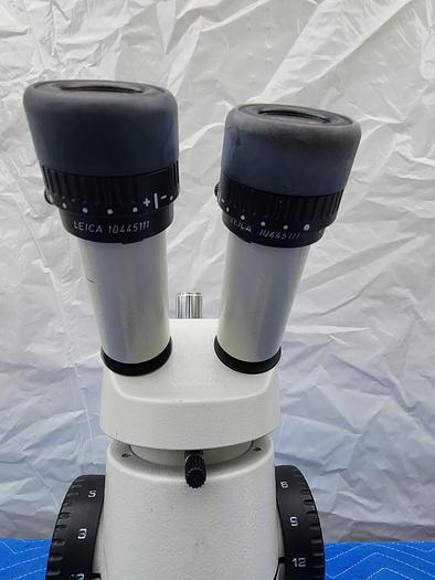Used WILD HEERBRUGG MICROSCOPE WITH PLAN 1X (2 EYEPIECES LEICA 10X21B)