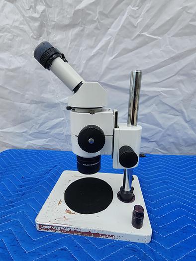 Used WILD HEERBRUGG MICROSCOPE WITH PLAN 1X (2 EYEPIECES LEICA 10X21B)