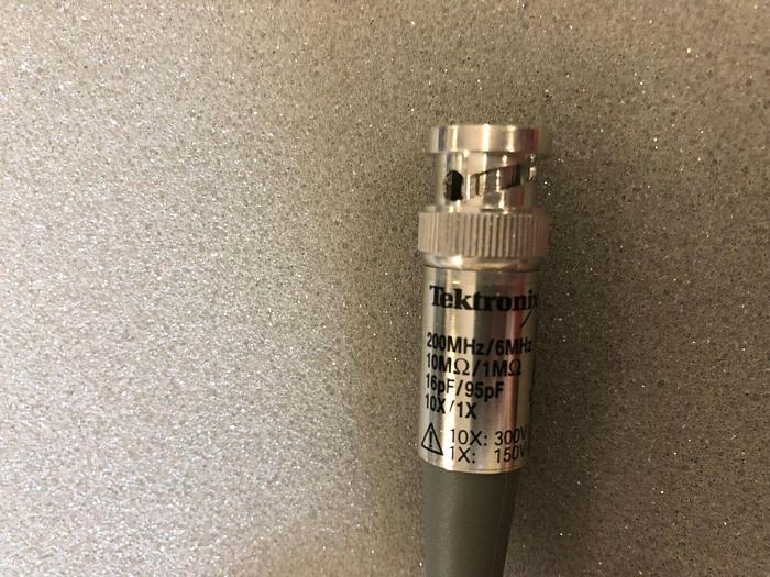 Used TEKTRONIX P2200