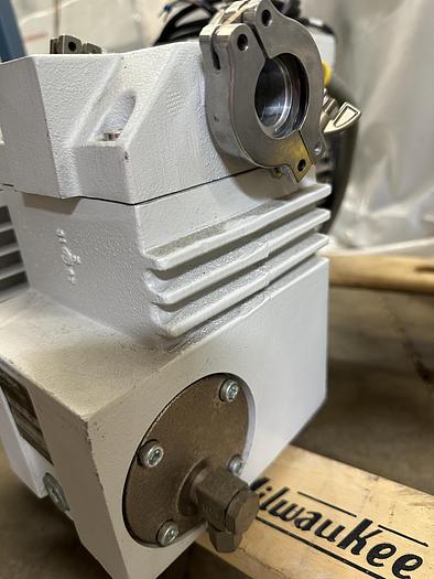 Refurbished LEYBOLD D16B  VACUUM PUMP WITH EXHAUST OIL SEPARATOR AR 16-25