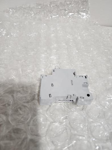 Used SQUARE D SCHNEIDER ELECTRIC SHUNT TRIP MG26974 9117000500200
