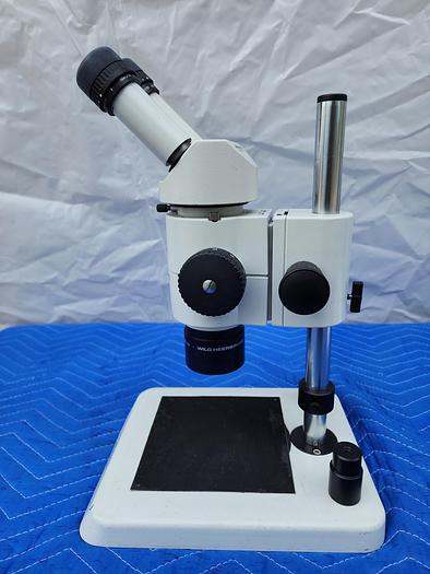 Used WILD HEERBRUGG MDG 17 MICROSCOPE WITH 2 EYEPIECES 10X21