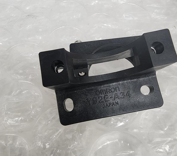 Used OMRON Y92E-A34 MOUNTING BRACKET