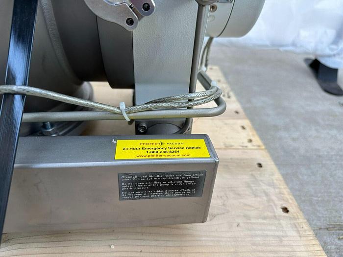 Used PFEIFFER VACUUM TPH 2200 UC TURBO PUMP, PM P02 005