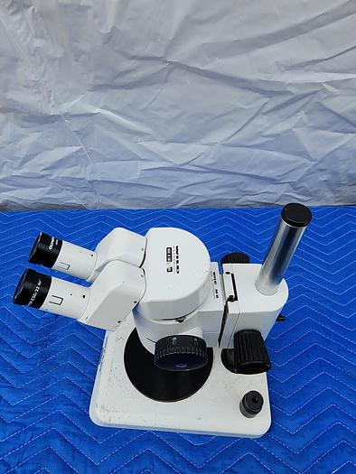 Used WILD HEERBRUGG MICROSCOPE WITH 2 EYEPIECES ESD22