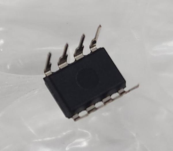 Used 296-21753-5-ND IC OSC SINGLE TIMER 100KHZ 8-DIP