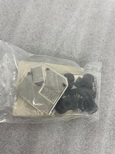 668-094870-037 CONN, HOOD, D-TYPE 45 DEG EMI