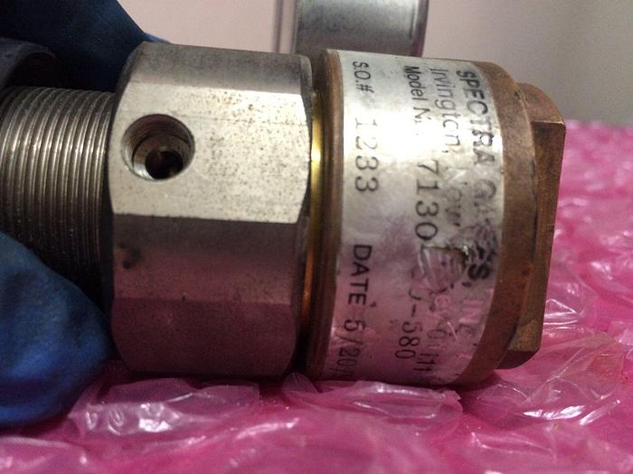 Used SPECTRA GASES 7130-50-580 GAS REGULATOR