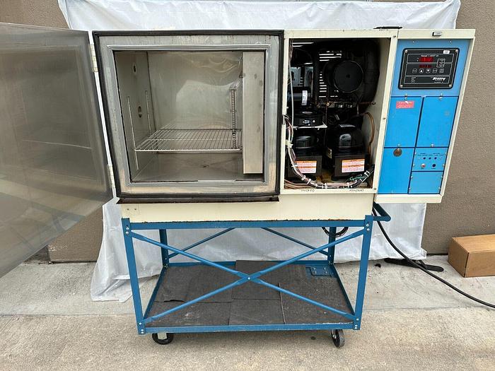 Used TENNEY ENVIRONMENTAL BTRC OVEN Temperature Humidity Test Chamber