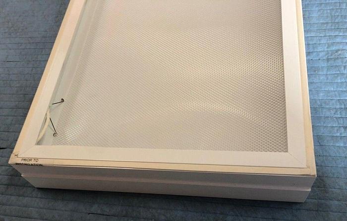 Used CLEAN ROOM CD LIGHTING INC CGE-24-4-32-UNV-EB-12PA TYPE 1 120,277V 50-50HZ