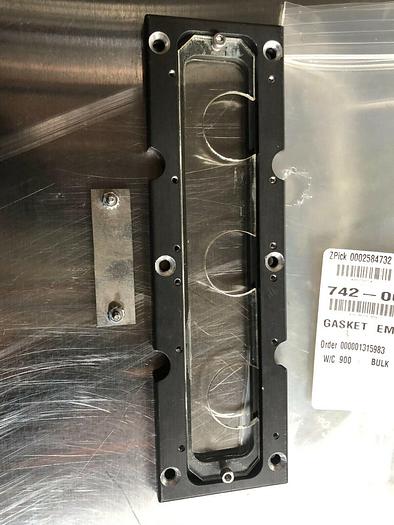 LAM 742-008991-001 GASKET EMI RECT C-S .188X