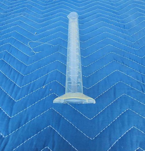 Used 100 mL GRADUATED CYLINDER