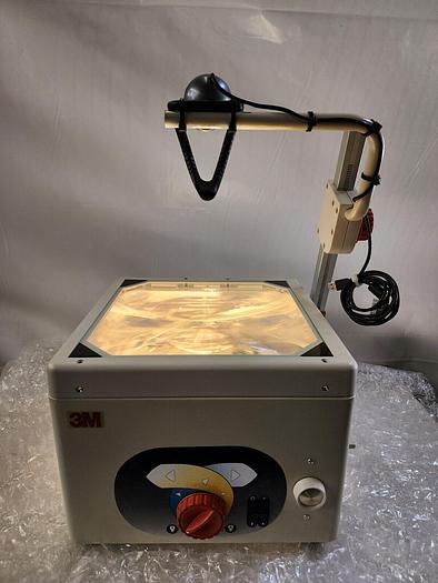 Used 3M 1608 OVERHEAD PROJECTOR
