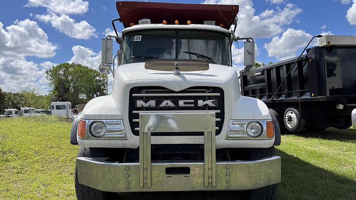 Used 2004 Mack CV713 Granite