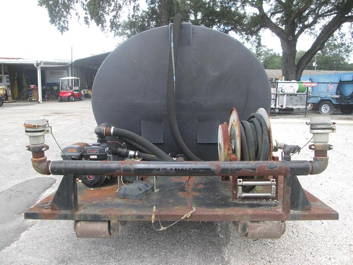 Used 3000 Gallon Poly Tank with Spray Rig