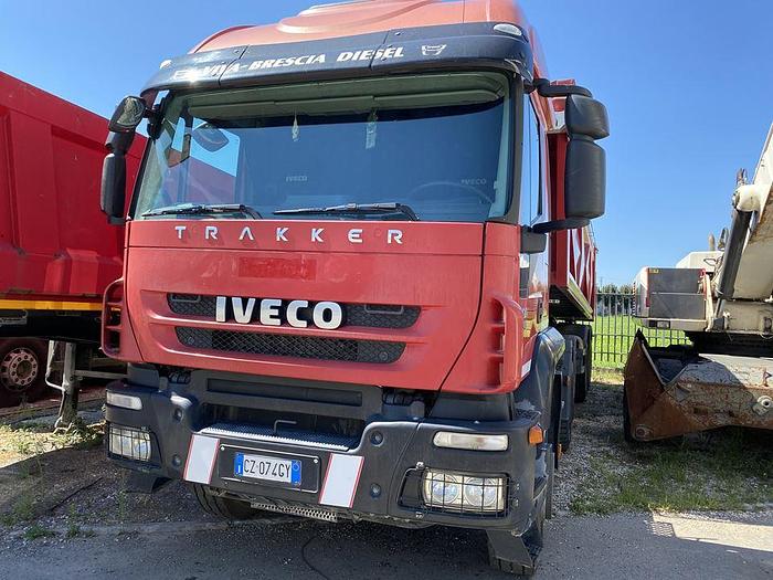 Usato 2010 IVECO TRAKKER 500 CON SEMIRIMORCHIO VASCA