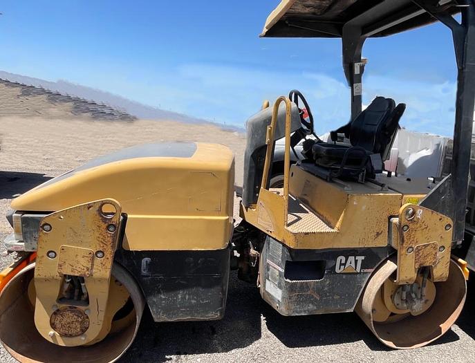 Used 2000 CATERPILLAR CB-334D