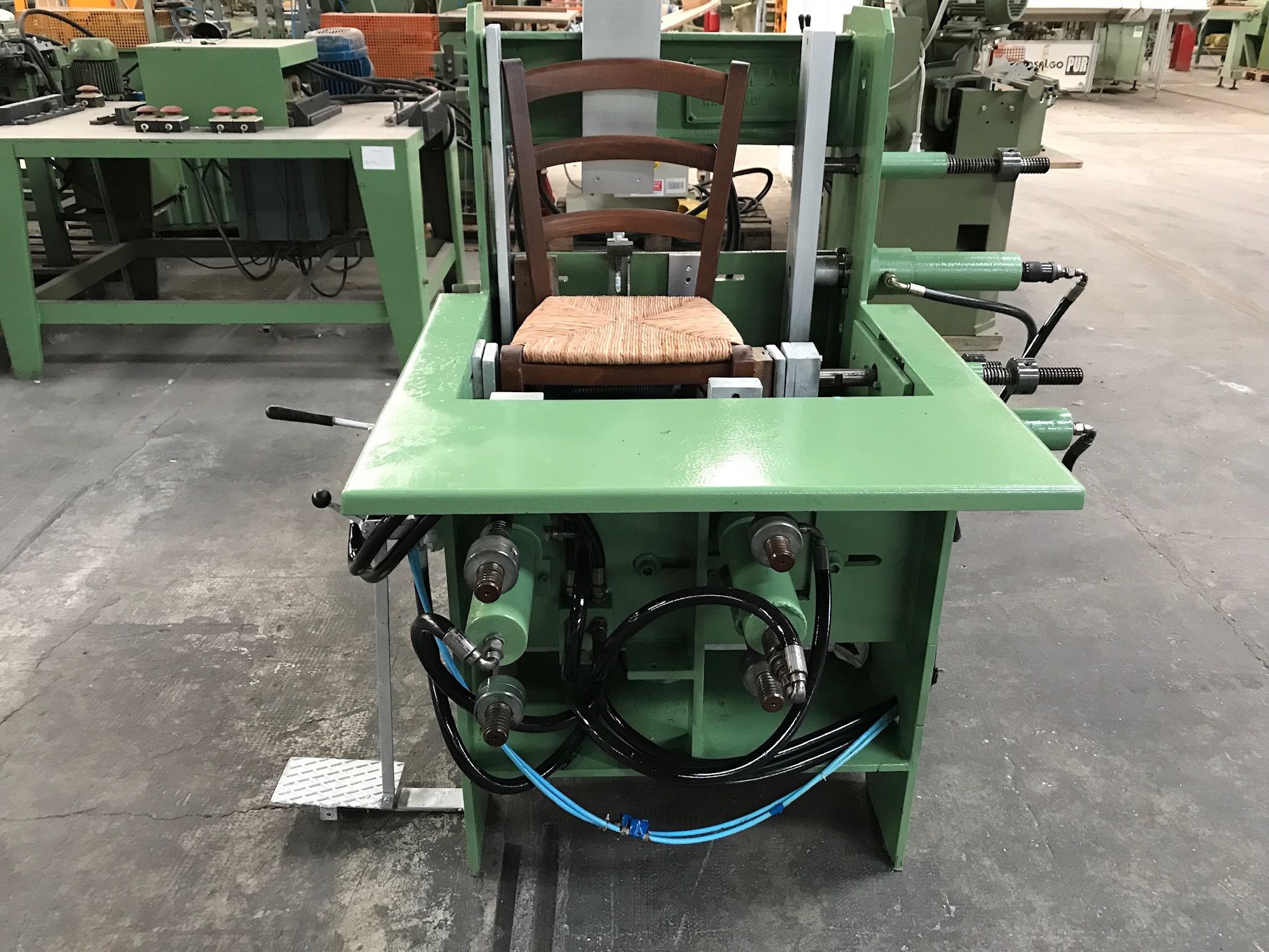 Used Strettoio idraulico a fossa, per sedie