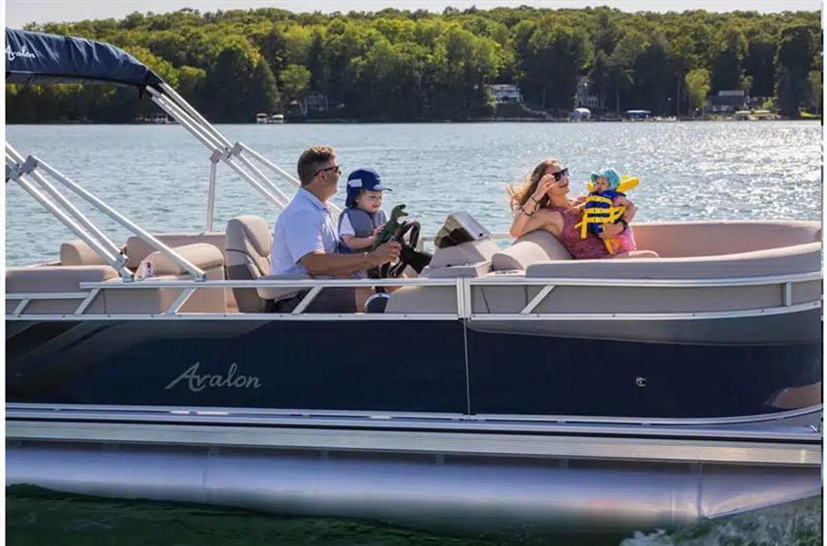 2024 Avalon VLS Quad Lounge