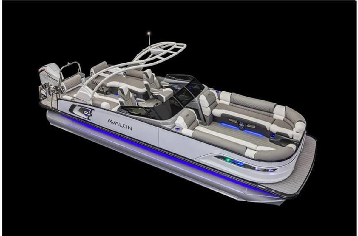 2024 Avalon Excalibur LTD Quad Lounge Windshield