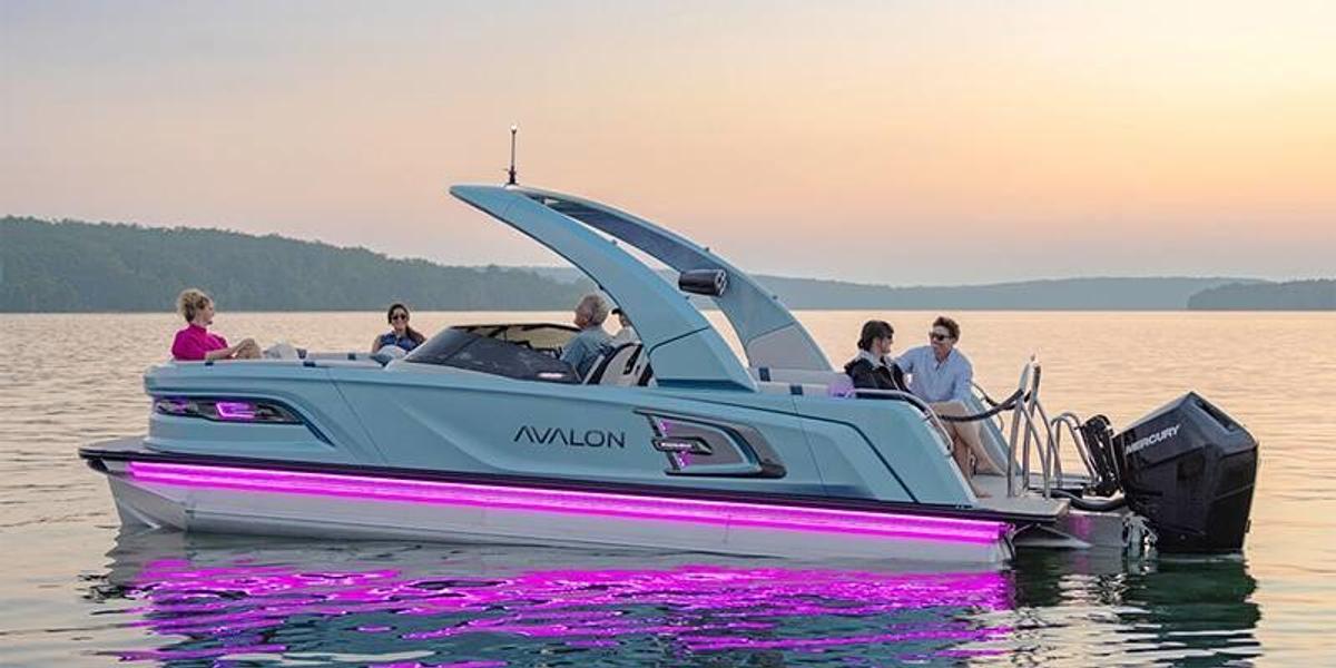 2026 Avalon Excalibur Quad Lounge Windshield - 27 FT