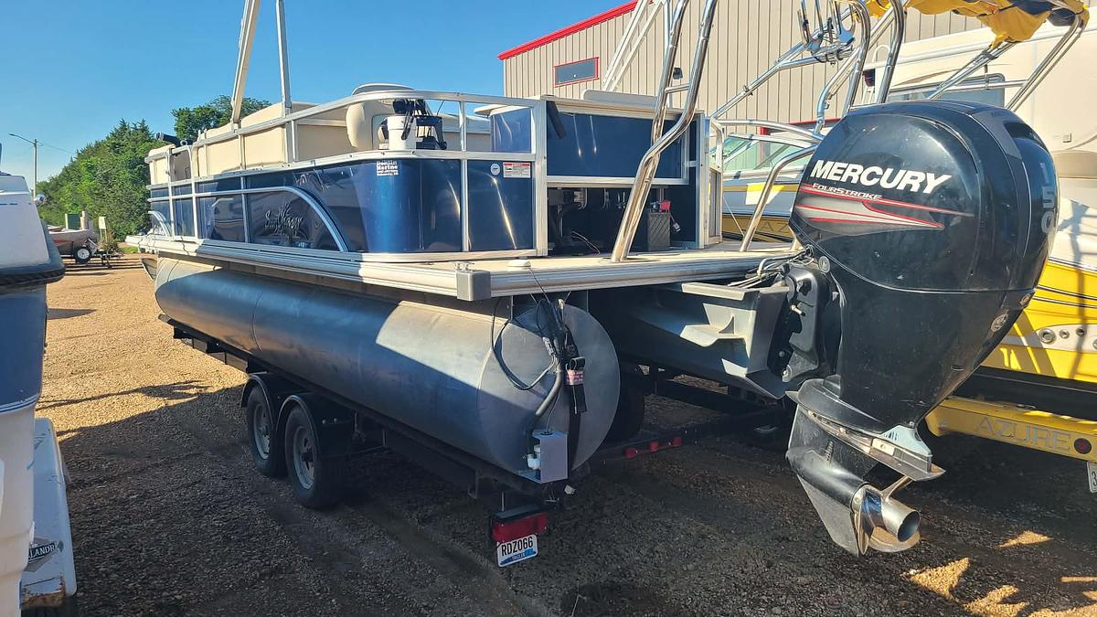 Used 2015 Sun Chaser w/Mercury 150