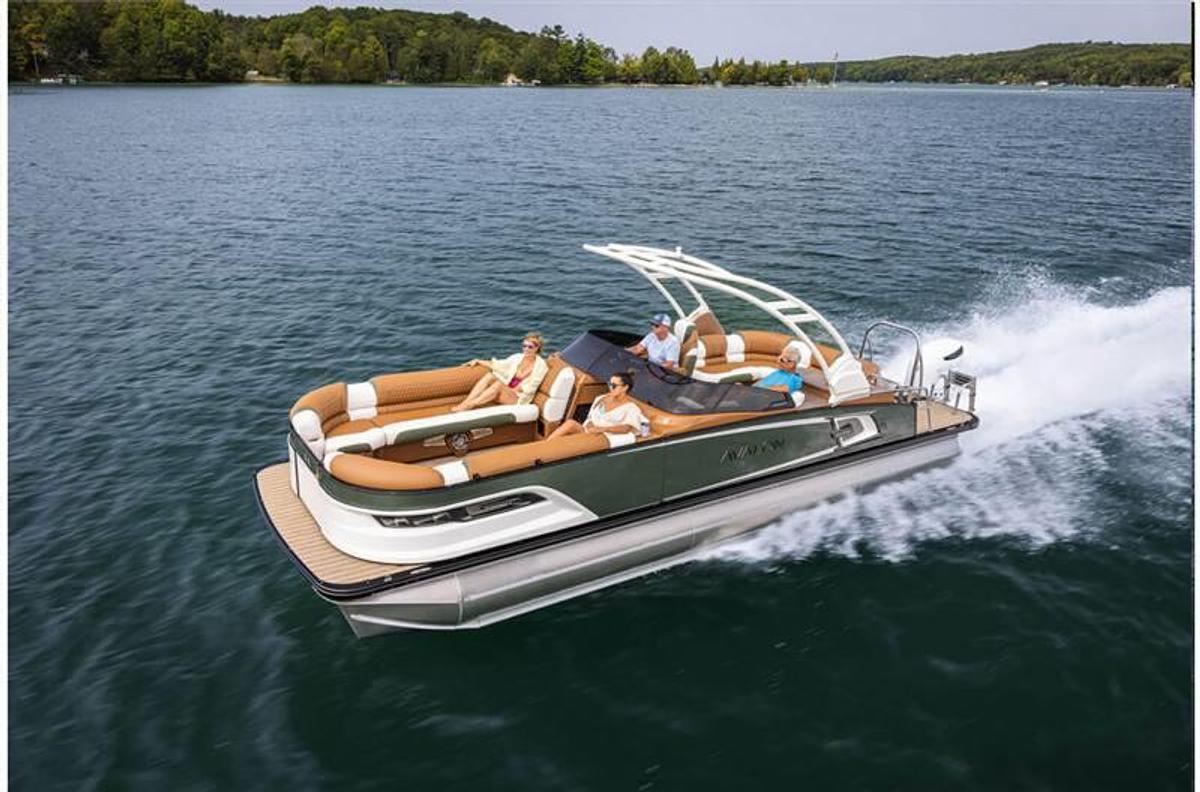 2024 Avalon Excalibur LTD Elite Windshield