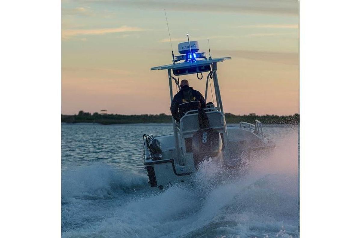 2023 Mercury SeaPro 300 HP AMS 4.6L V8 25" Shaft