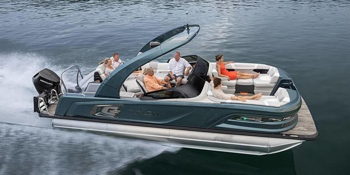 2026 Avalon Excalibur - 27 FT Versatile Rear Bench Windshield