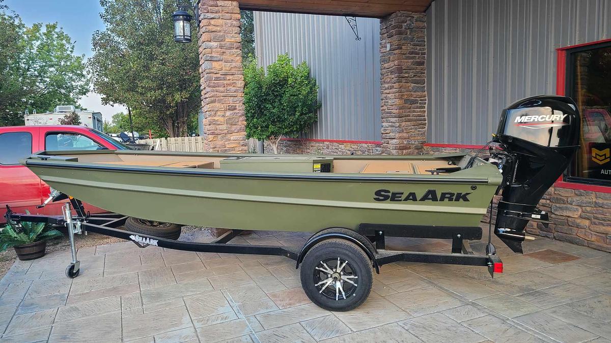 Used SeaArk 31660MVT