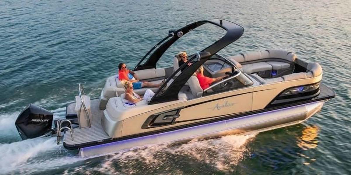 2026 Avalon Excalibur - 27 FT Quad Lounge Windshield