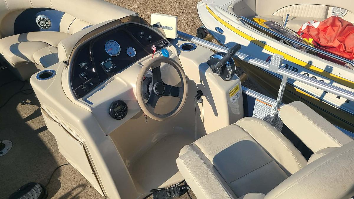 Used 2015 Sun Chaser w/Mercury 150