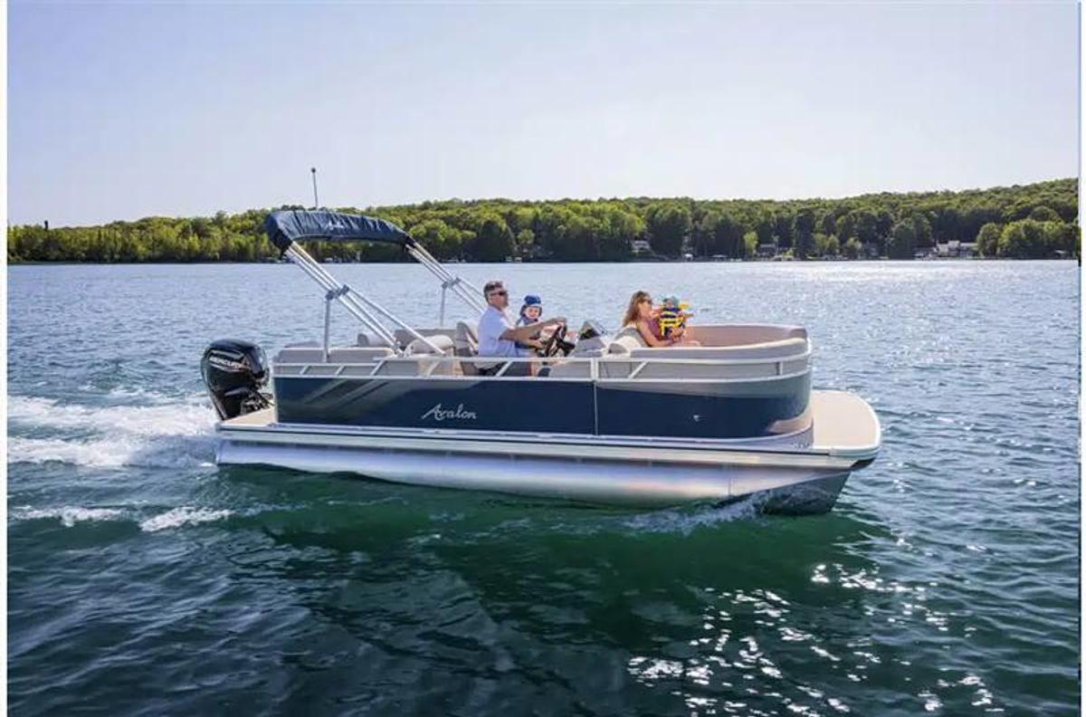 2024 Avalon VLS Quad Lounge