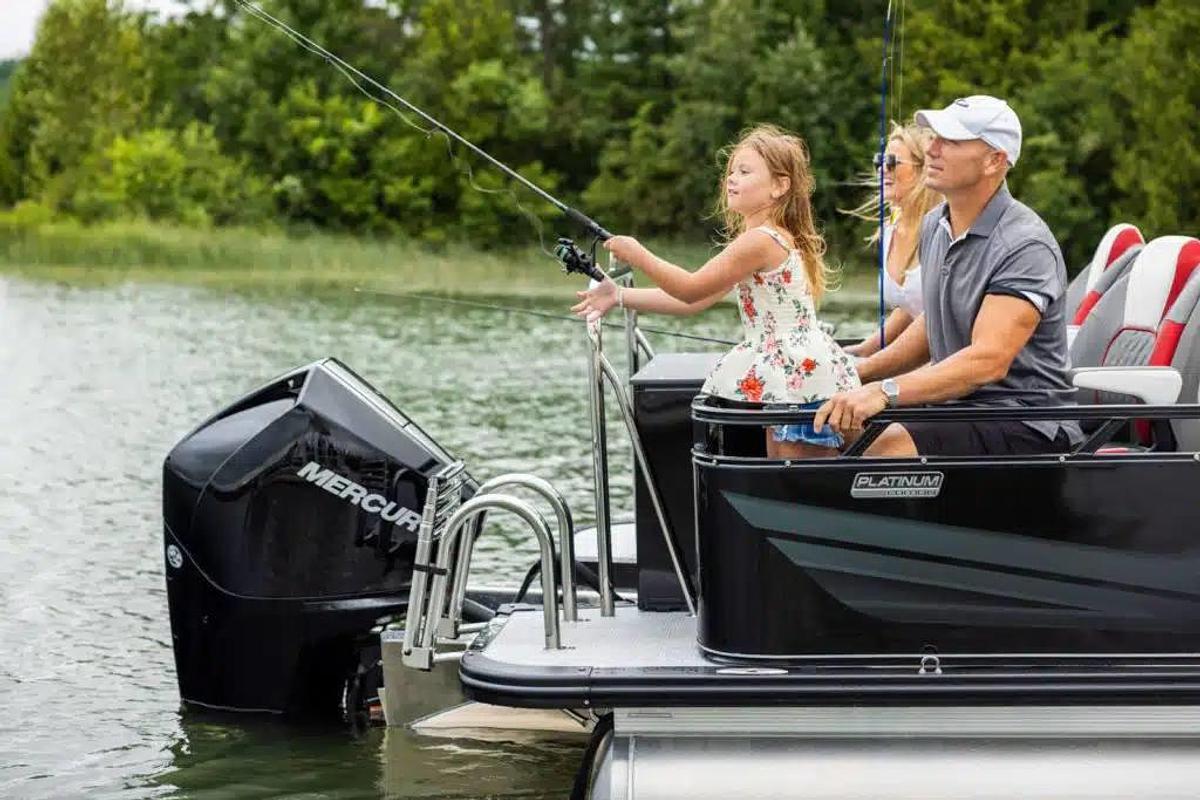 2024 Avalon Venture 85 Rear Fish