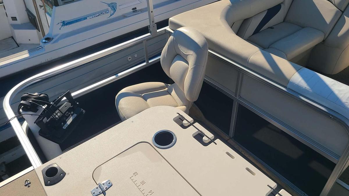 Used 2015 Sun Chaser Rear Fishing w/Mercury 150