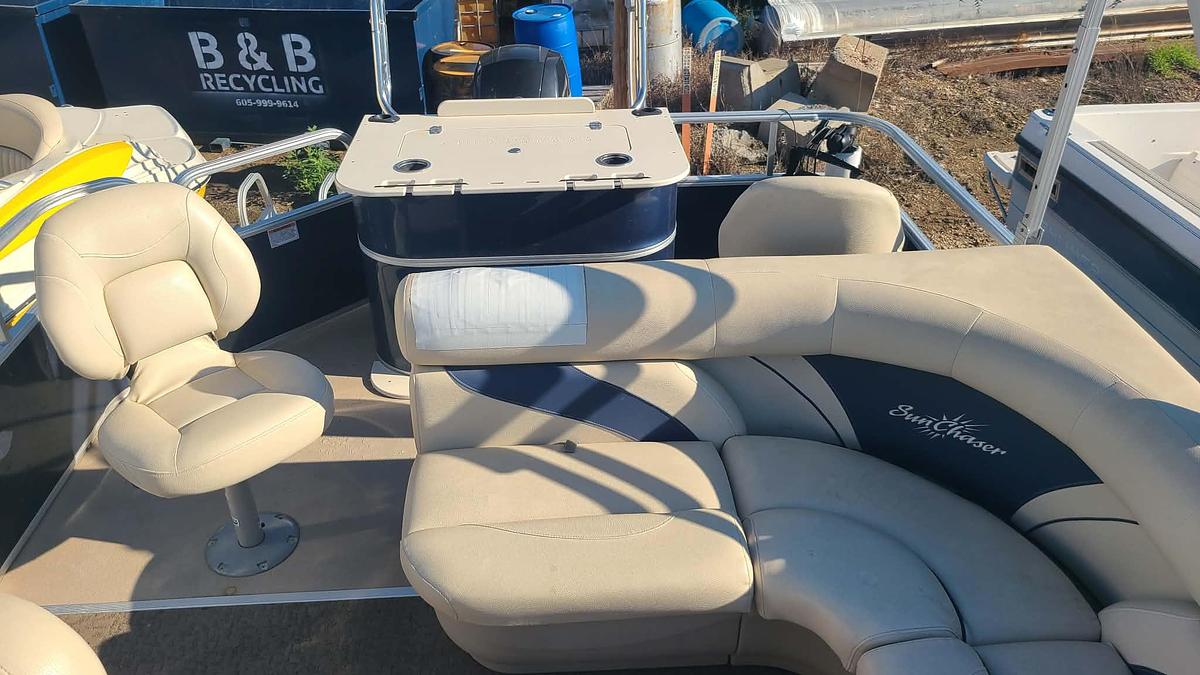 Used 2015 Sun Chaser w/Mercury 150