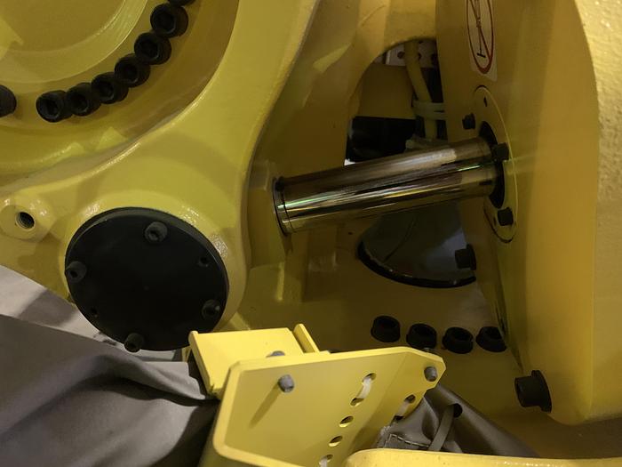 Used FANUC ROBOT LIQUIDATION SALE R2000iC/125L 6 AXIS CNC ROBOT WITH R30iB CONTROLLER, IR VISION, 125KG X 3,100 MM H REACH